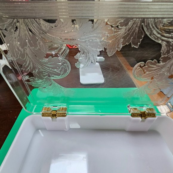 vintage Gloria Vanderbilt hinged embossed plastic vanity box! - Picture 8 of 8